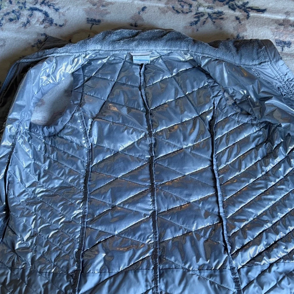 Columbia Women's Quilted Gray Vest - Picture 4 of 5
